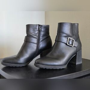 Naturalizer Soul black ankle boots - size 7 Wide